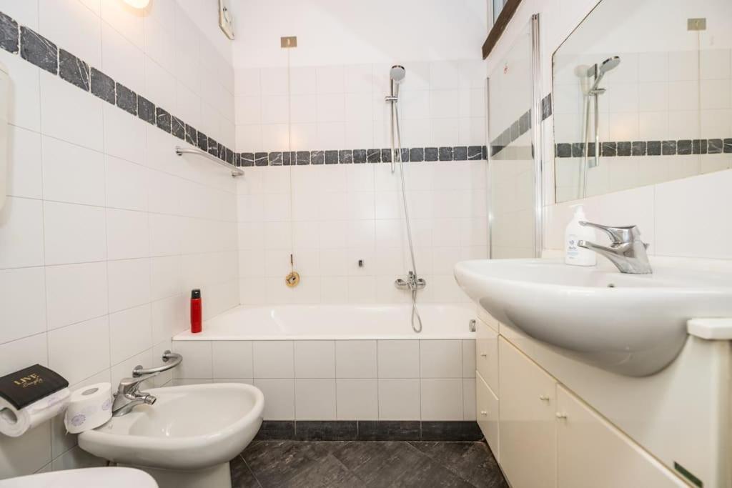 Wonderful Two Floors Apartment Milano Exteriör bild