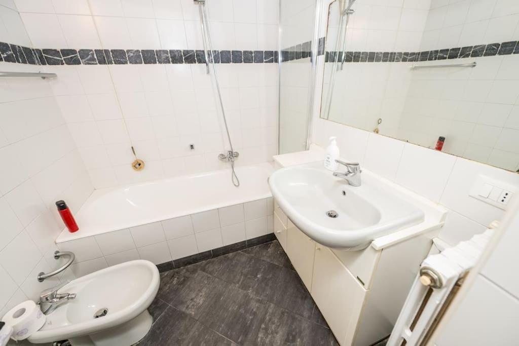 Wonderful Two Floors Apartment Milano Exteriör bild